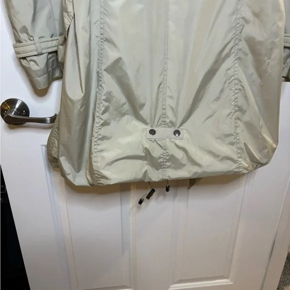 EUC BURBERRY Womens Beige Double-Breasted Nylon Trench Raincoat Coat size 8 - Picture 13 of 14